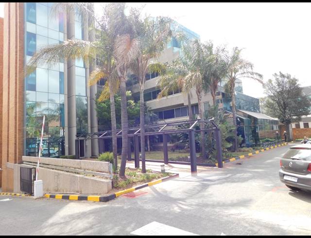 1,306M² OFFICE TO LET IN FERNDALE